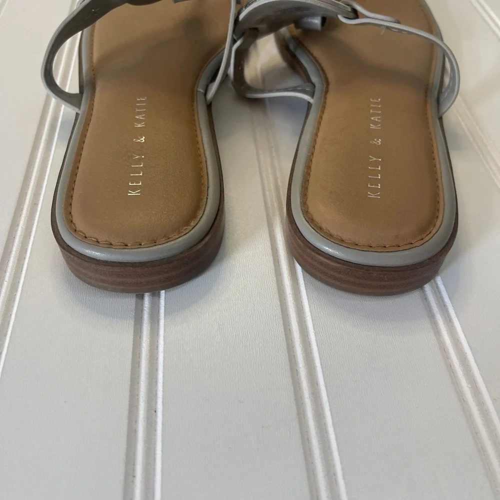 Kelly & Katie Dahlin Grey Medallion Thong Sandals Silver Accent Womens 8.5M